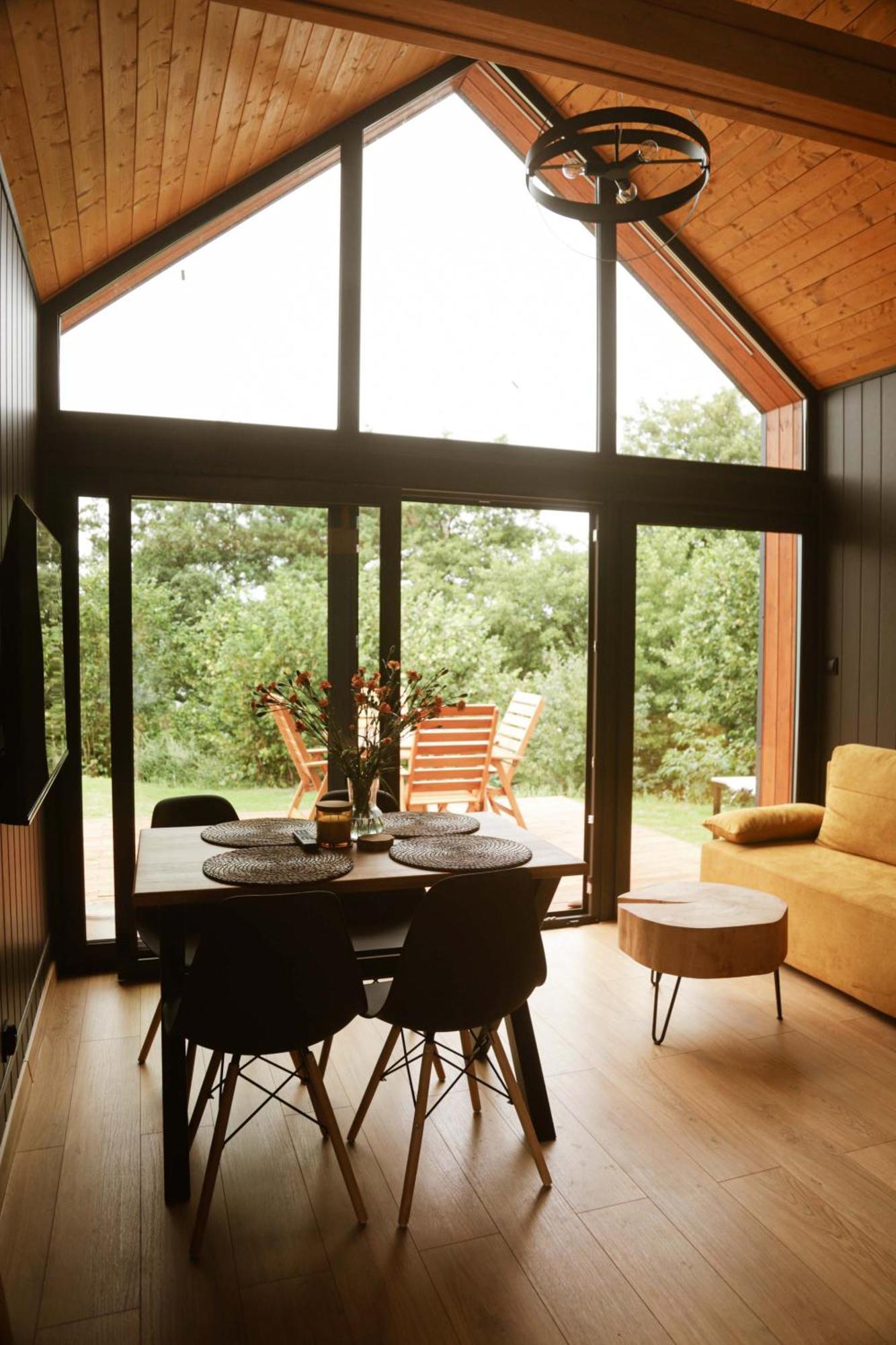 Holiday home Black & White Bory Tucholskie *