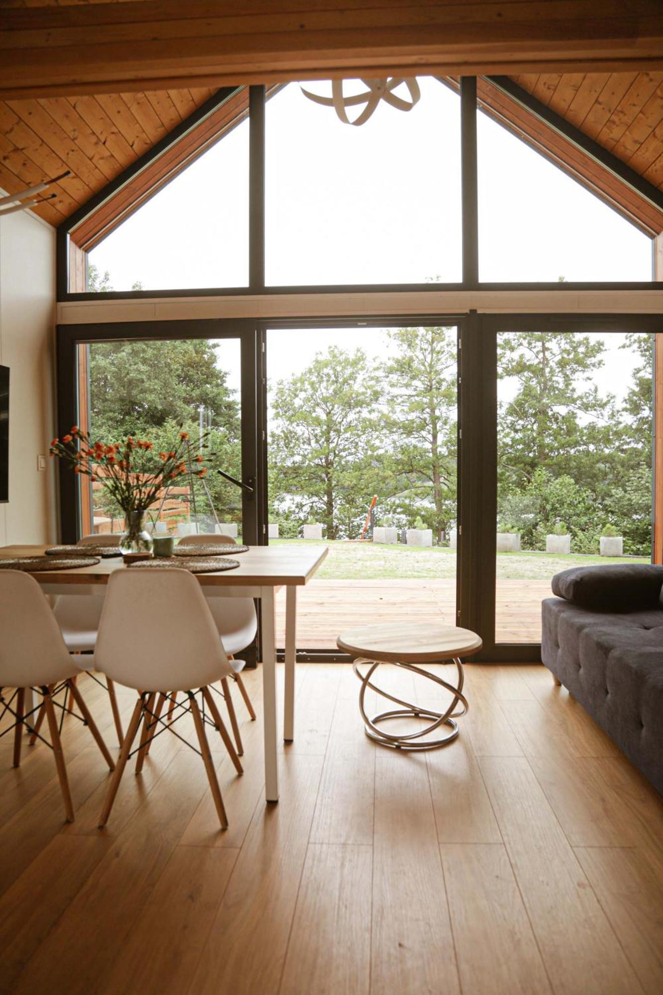 Black & White Bory Tucholskie Holiday home *
